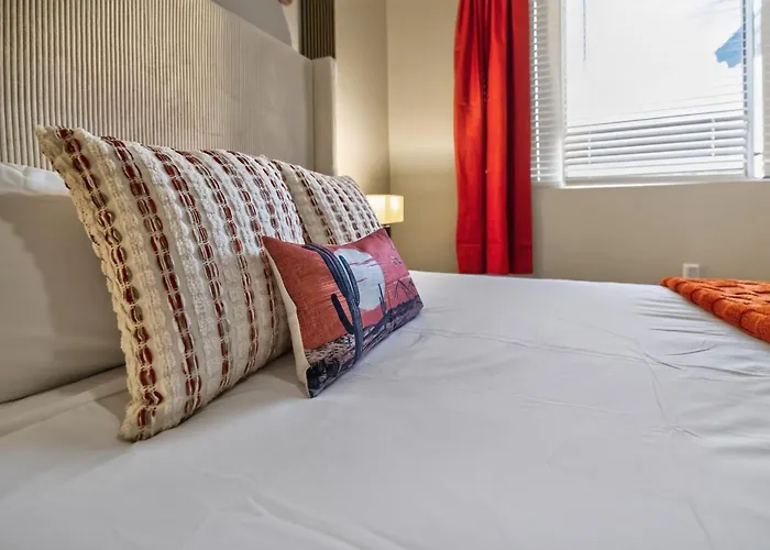 Serene Luxe 2br 2ba Pool Gym Free Parking K1 Apartment