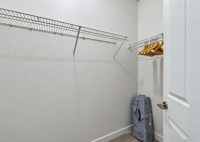 Serene Luxe 2br 2ba Pool Gym Free Parking K1