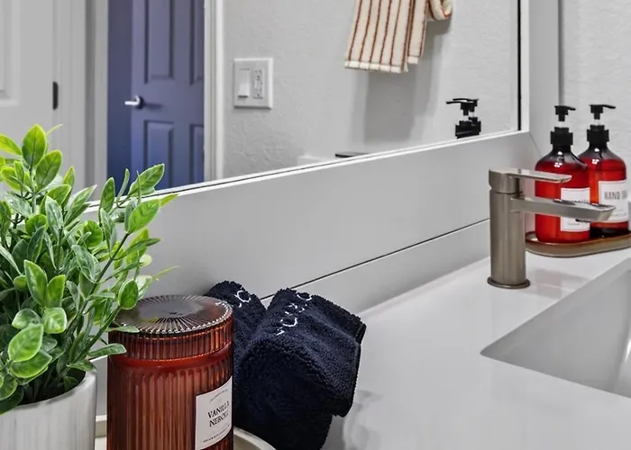 Serene Luxe 2br 2ba Pool Gym Free Parking K1 Scottsdale